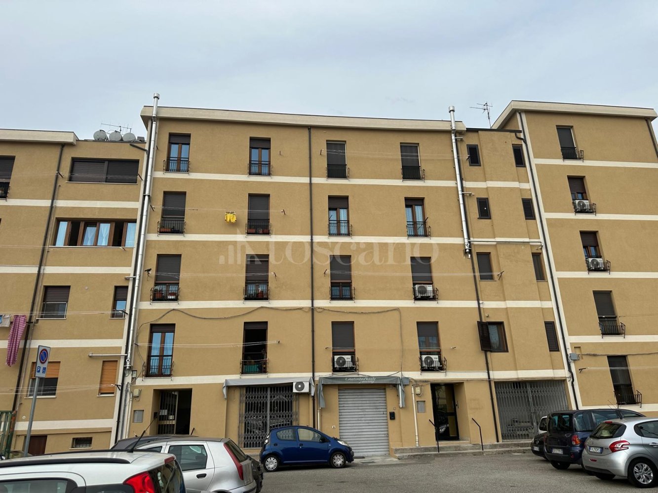 6 rooms House in Catanzaro, Italy No. 79992