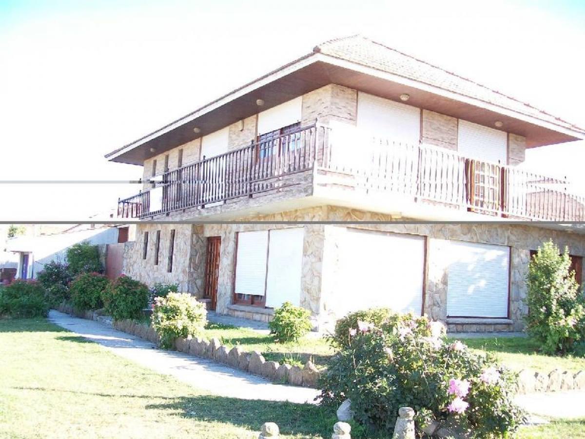 4 bedrooms House in Mar del Plata, Argentina No. 69213