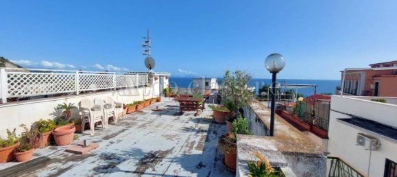 5غرفة شقة في Pozzuoli, Italy رقم 28820 5