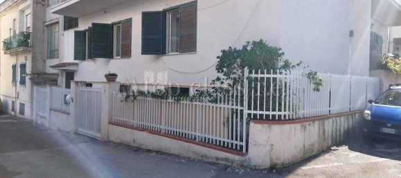 5غرفة شقة في Pozzuoli, Italy رقم 28820 15