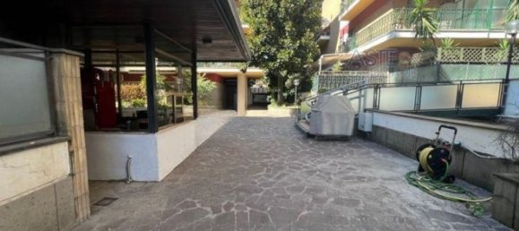 Квартира с 4 комнатами в Рим, Италия № 32399 14