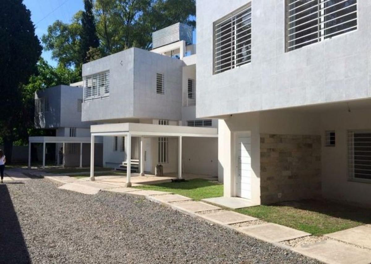 2 bedrooms House in Almirante Brown, Argentina No. 71442