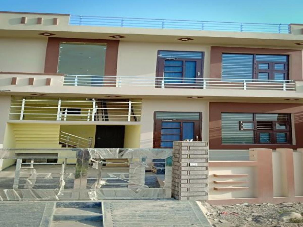 3 bedrooms House in Dehradun, India No. 15071