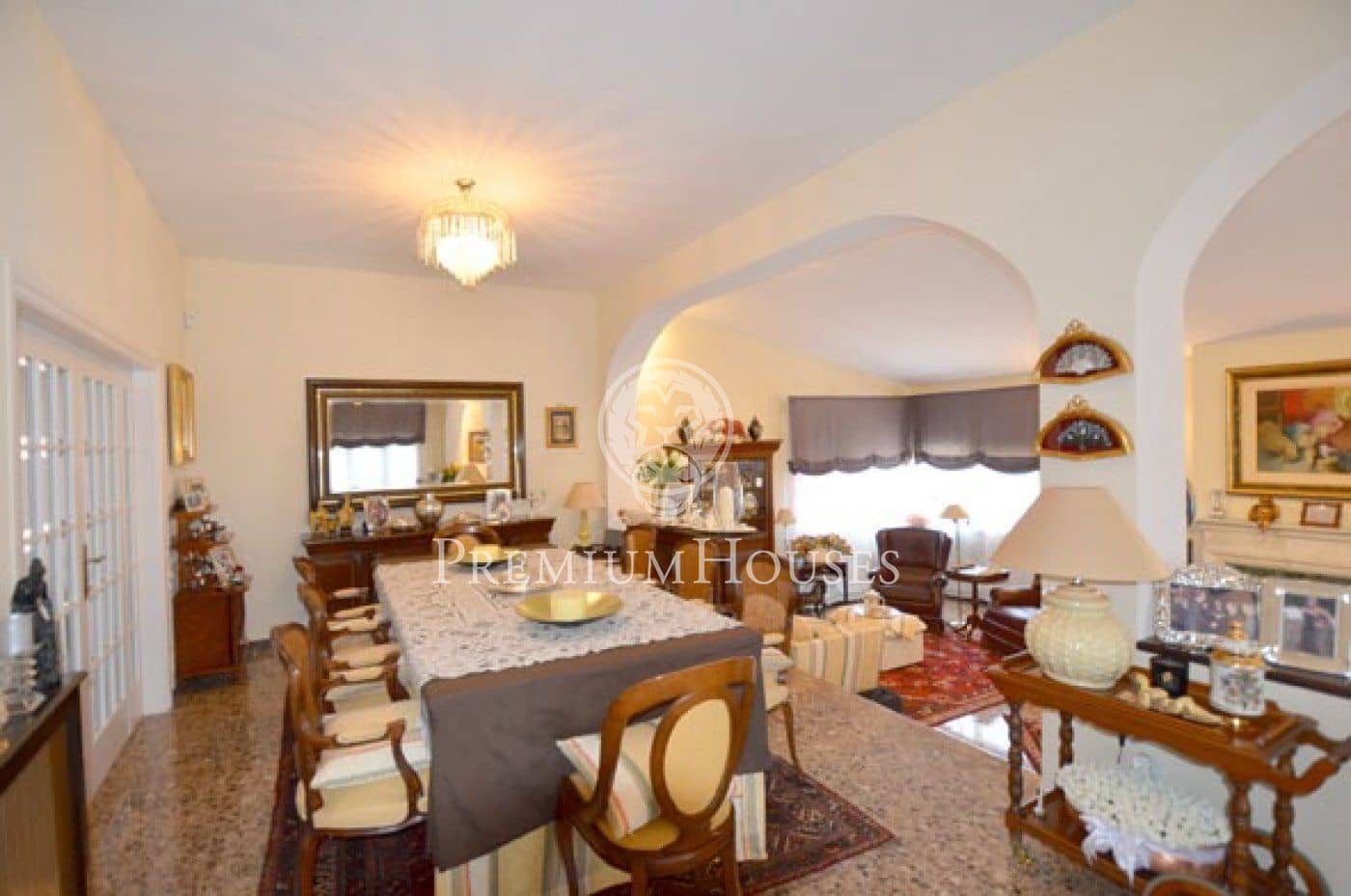 5 bedrooms House in Tiana, Spain No. 252233