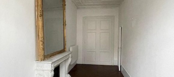 8 rooms Apartment in Orleans, France No. 40108 2