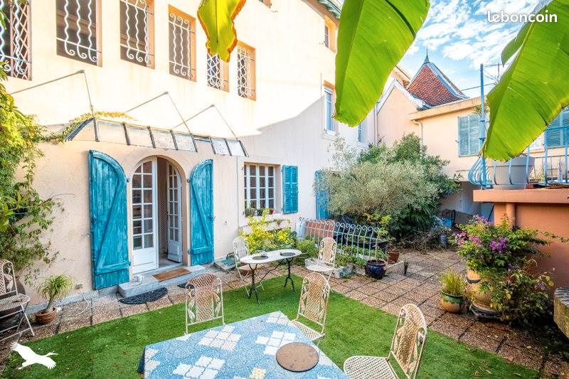 550m² Hotel in Saint-Vincent-de-Tyrosse, France No. 299015