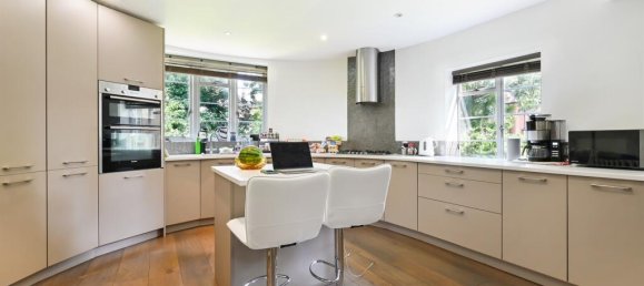 3 bedrooms Apartment in London, United Kingdom No. 9925 3