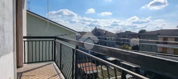 3 rooms Apartment in Carugate, Italy No. 15071 9