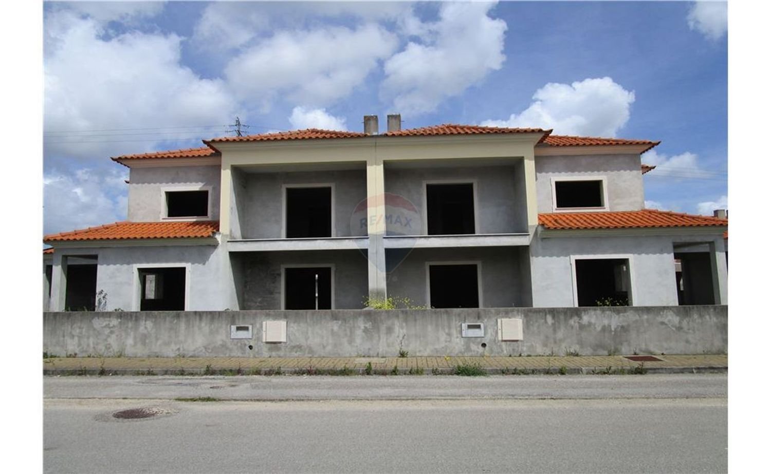 308m² Land in Casal Comba, Portugal No. 66540