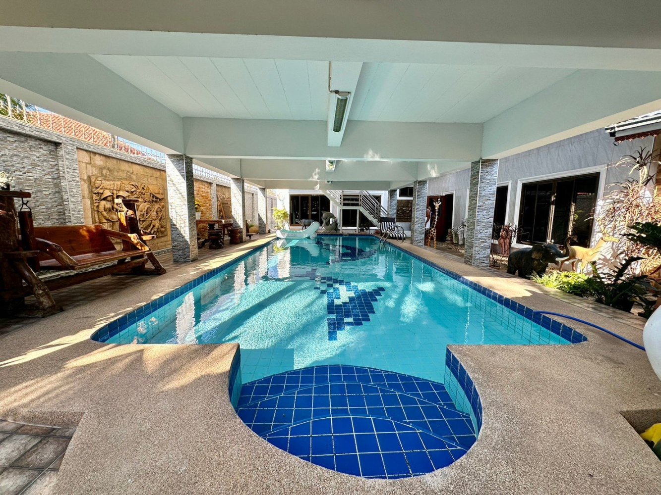 6 bedrooms Cafe / restaurant in Pattaya, Thailand No. 8394