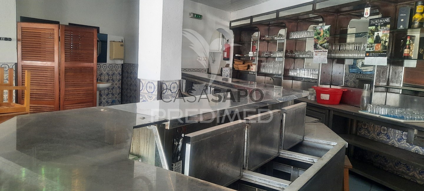 107m² Commercial property in Quarteira, Portugal No. 204260