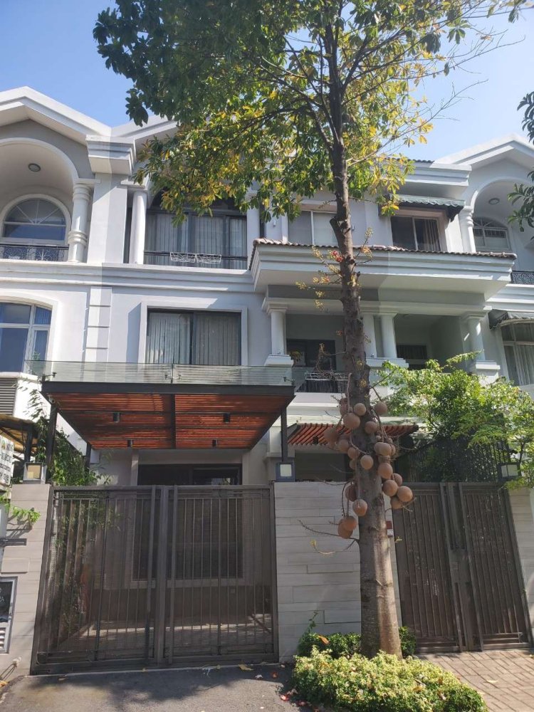 126m² Townhouse in District 7, Vietnam No. 15705