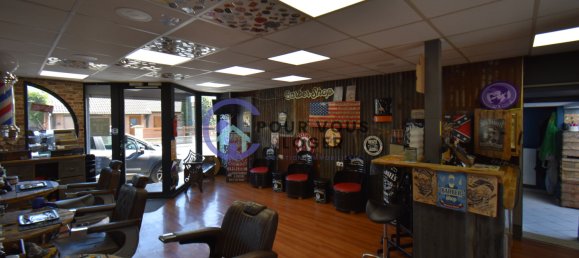 90m² Commercial property in Bully-les-Mines, France No. 263406 3