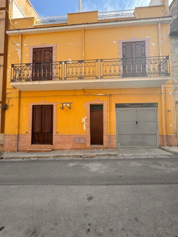 Дом с 5 комнатами в Чинизи, Италия № 102959