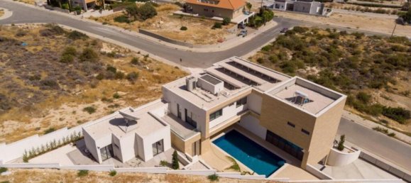 Studio in Limassol, Cyprus No. 13140 4