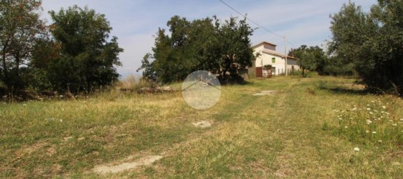 21000m² Land in Luzzi, Italy No. 310036 2