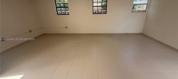 3 bedrooms Villa for rent in Miami, Miami-Dade, Florida, USA № 615052 2