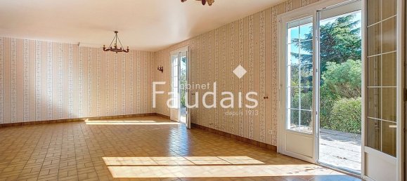 3 bedrooms House in Calvados, France No. 358823 3