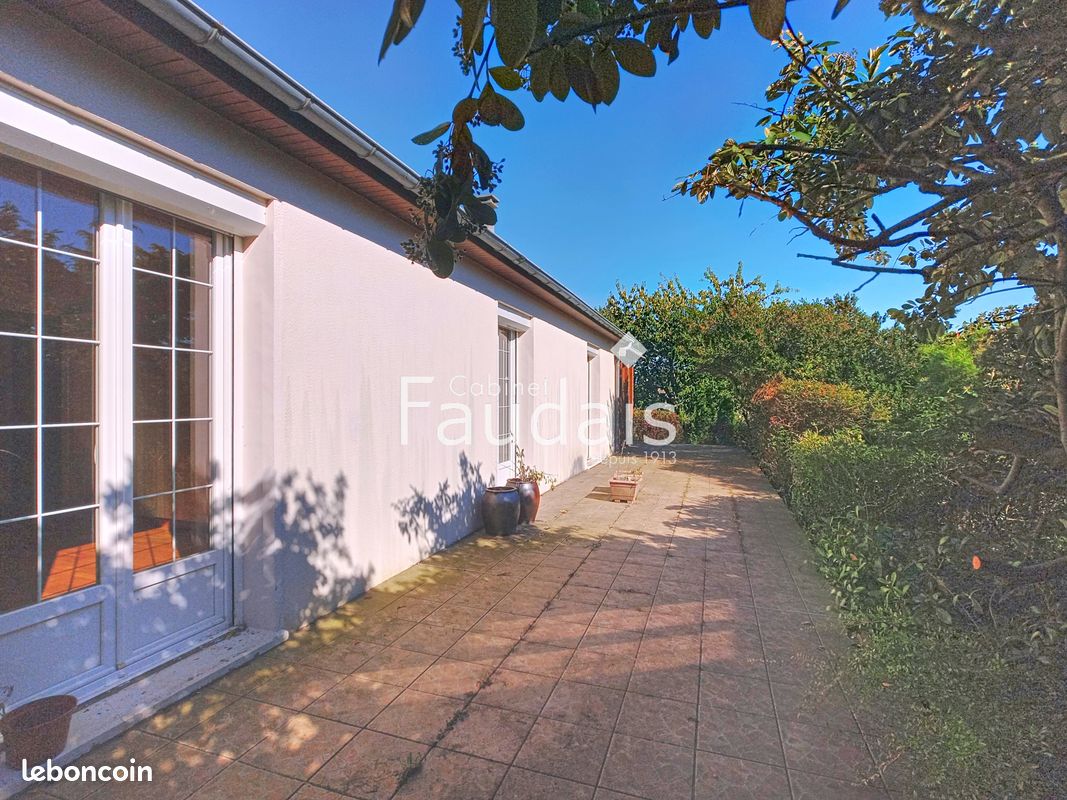 3 bedrooms House in Calvados, France No. 358823