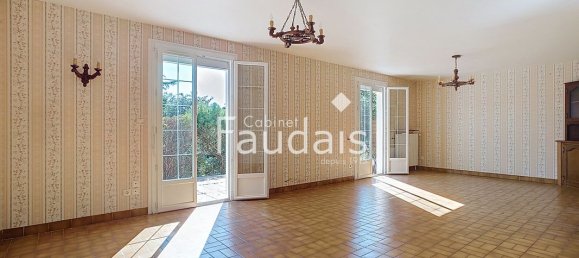 3 bedrooms House in Calvados, France No. 358823 2