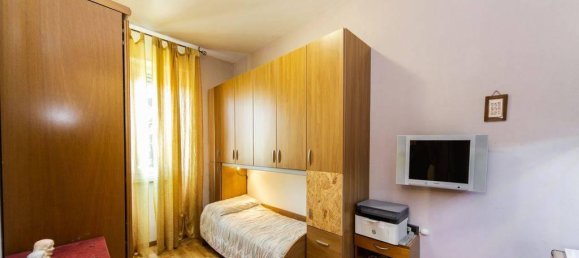 Apartamento de 4 habitaciónes en Monza, Italy No. 19921 7