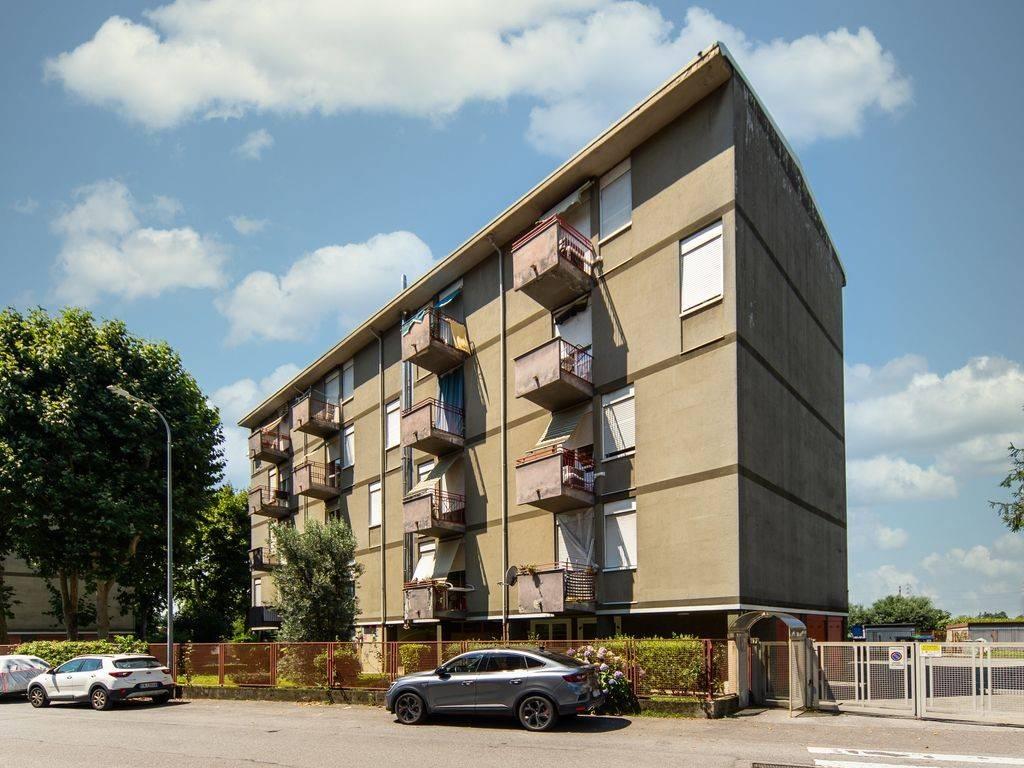 Apartamento de 4 habitaciónes en Monza, Italy No. 19921