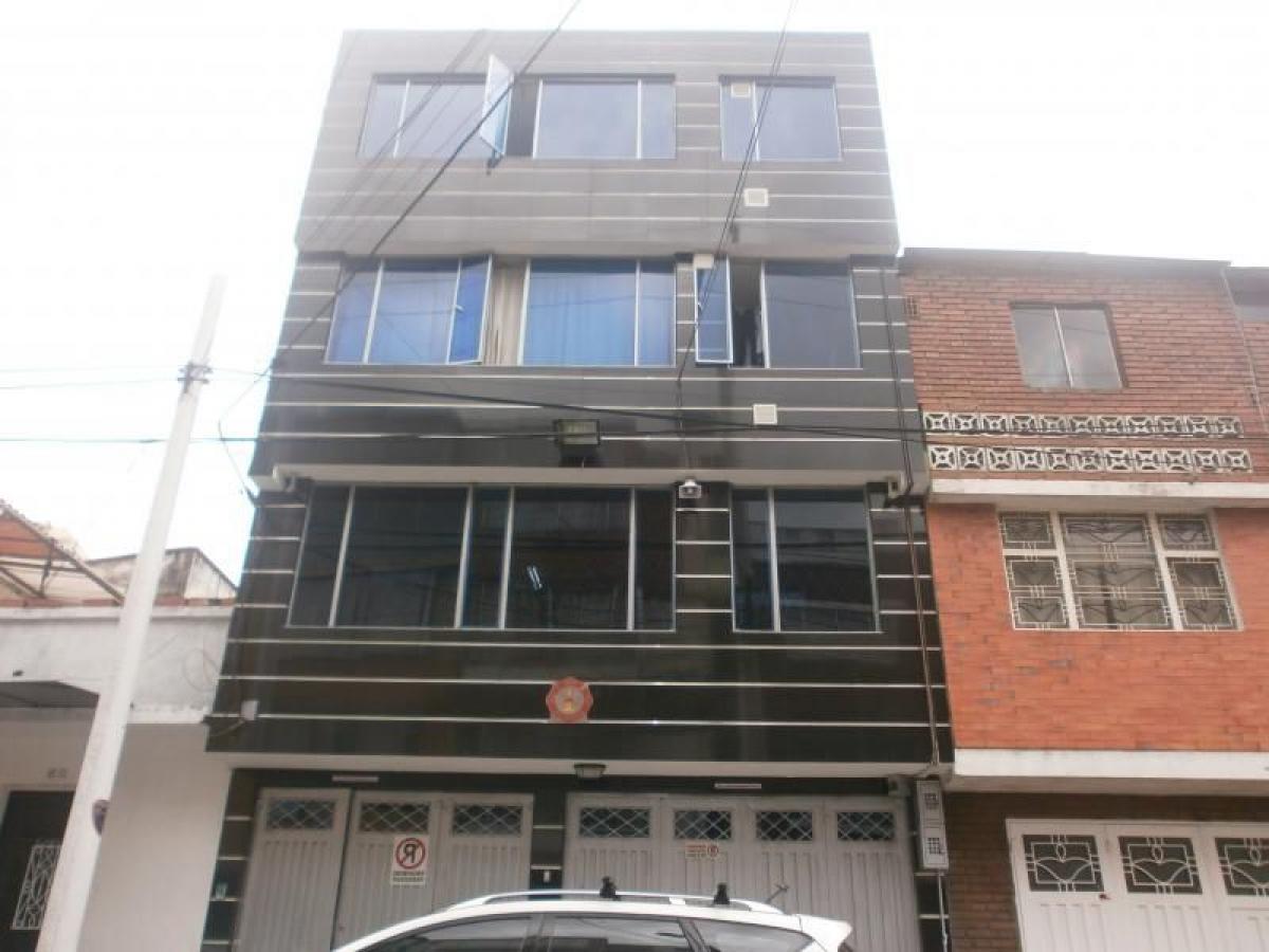 6 bedrooms House in Bogota, Colombia No. 14269