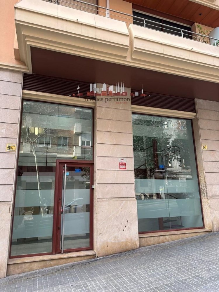 165m² Commercial property in Gracia, Spain No. 62403