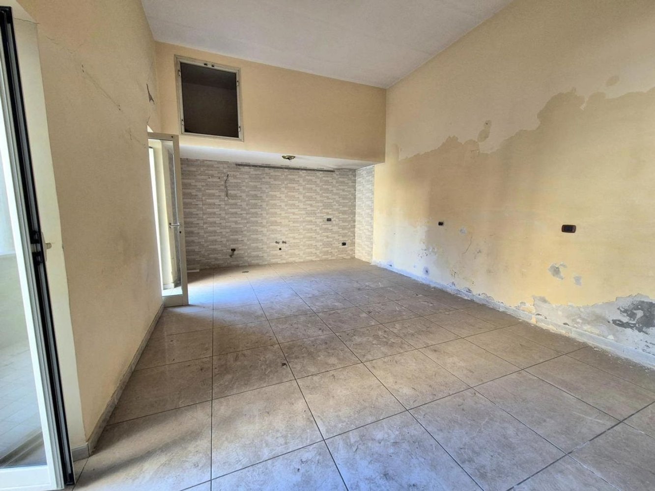 3 rooms Apartment in Caivano, Italy No. 285239