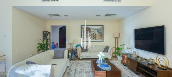 4 bedrooms Villa in Abu Dhabi, UAE No. 40002 10