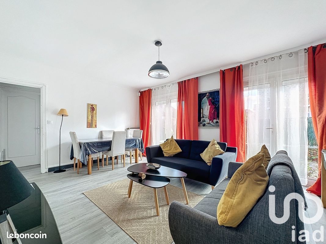 2 bedrooms House in Orly, France No. 132692