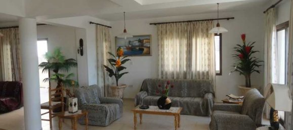 Вилла с 4 спальнями в Героскипу, Кипр № 68678 3