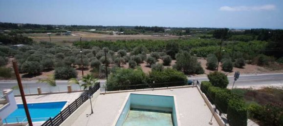 Вилла с 4 спальнями в Героскипу, Кипр № 68678 11