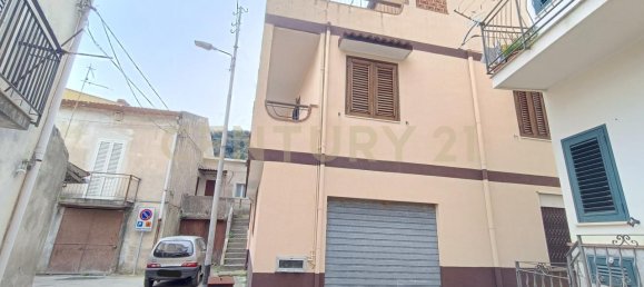 9 rooms House in Messina, Italy No. 13112 4