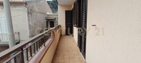 9 rooms House in Messina, Italy No. 13112 13