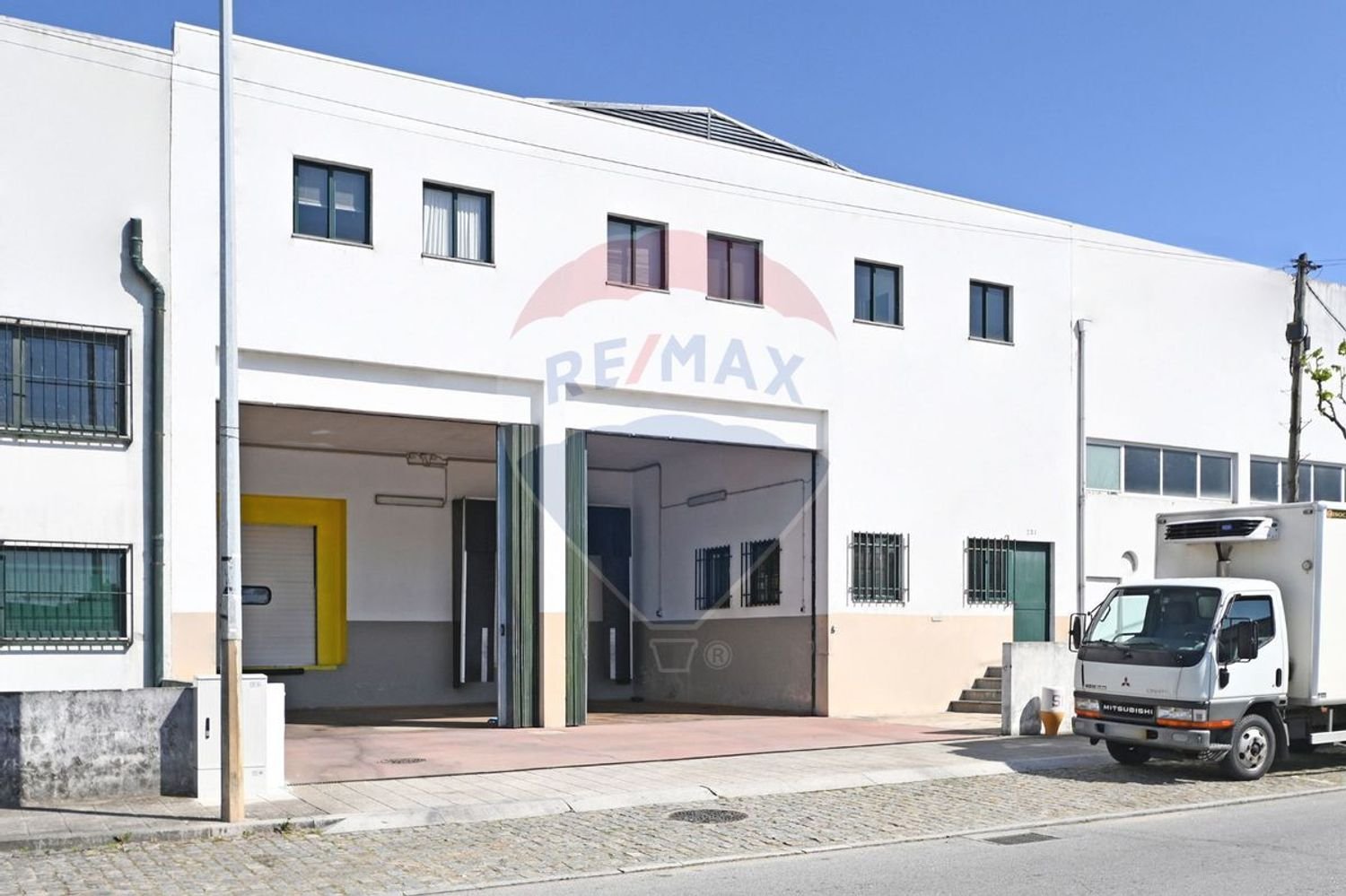Entrepôt à Ermesinde, Portugal 385m² No. 38781