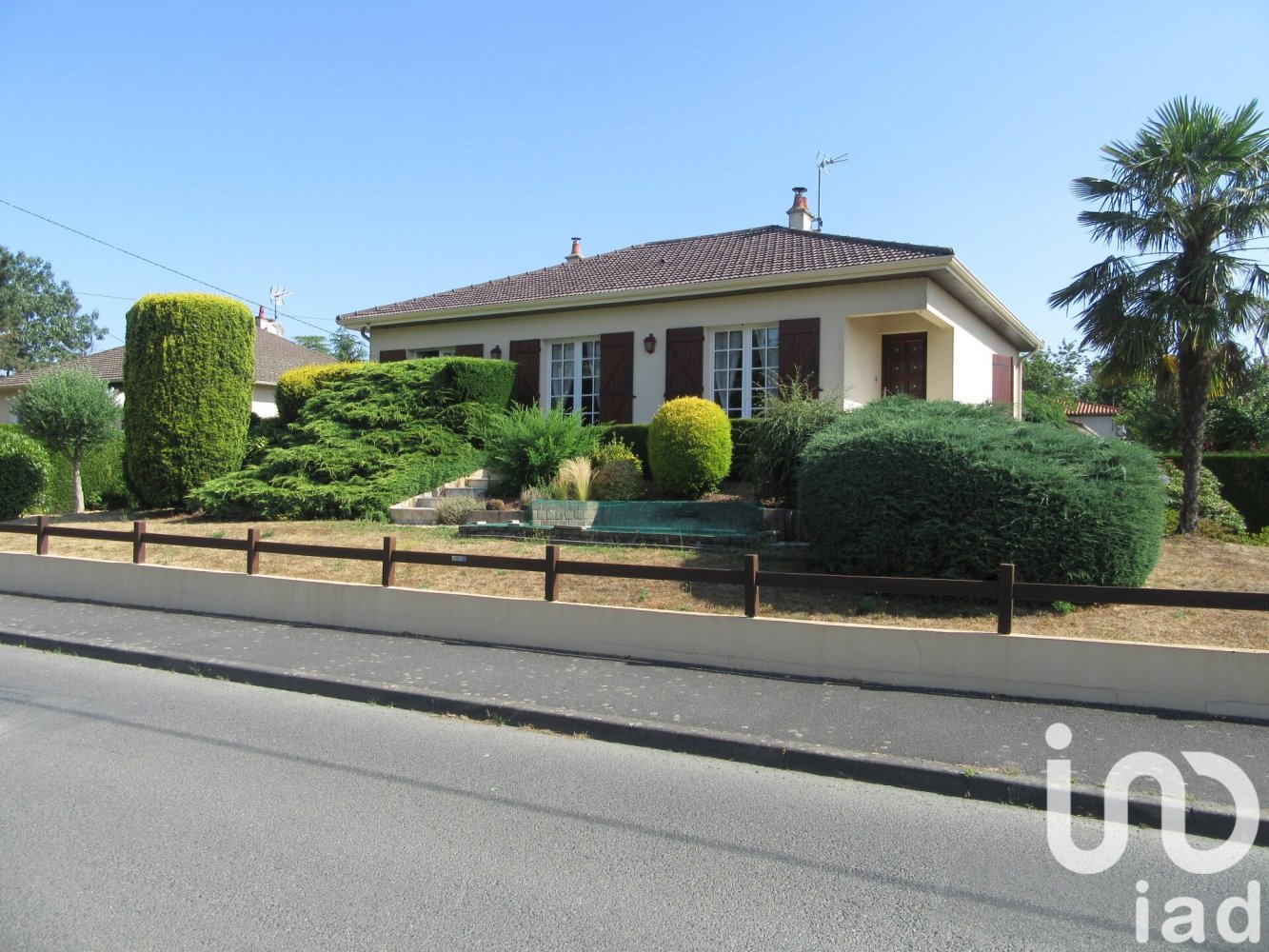 Casa de 4 dormitorios en Bressuire, France No. 282370