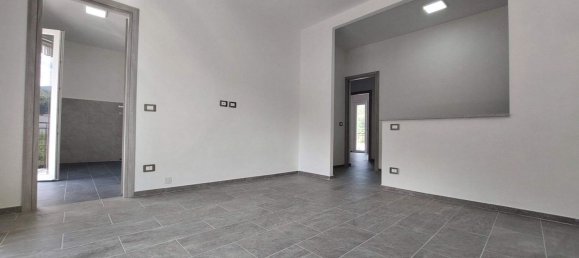 3 bedrooms Apartment in Omegna, Italy No. 334255 2