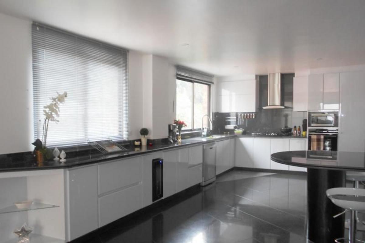 4 bedrooms House in Bogota, Colombia No. 10217