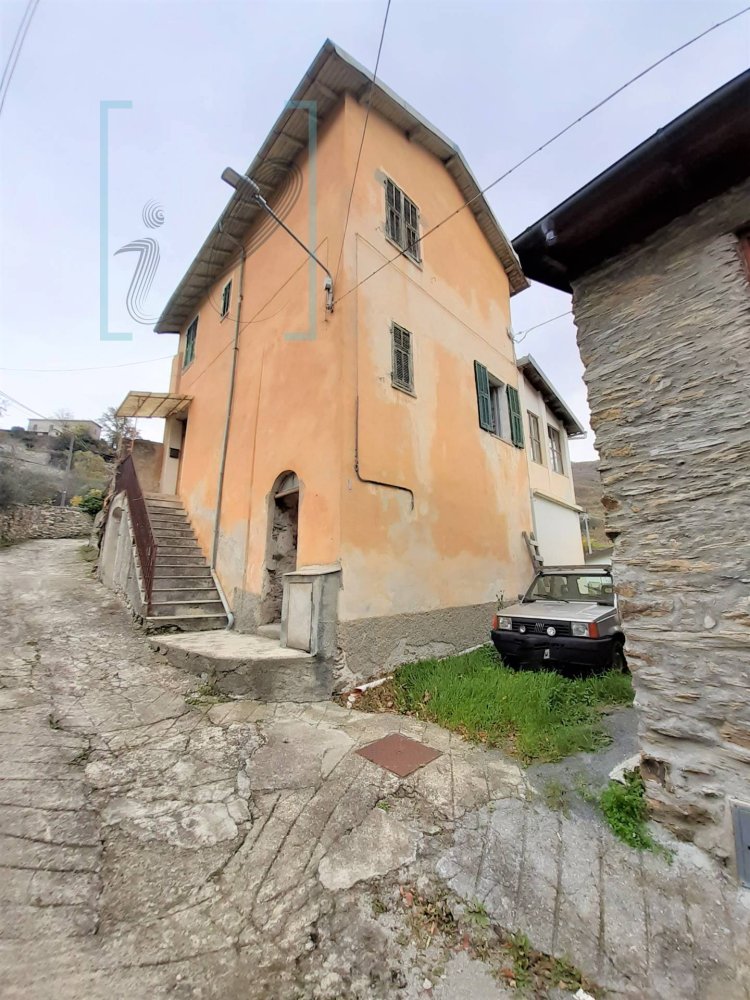 Casa T3 em Pornassio, Italy N.º 166305