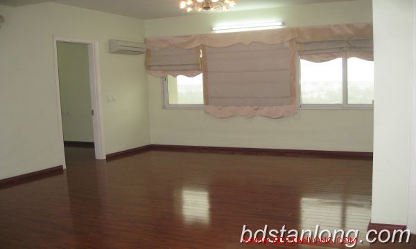 Квартира с 4 спальнями в Тэйхо, Вьетнам № 7057