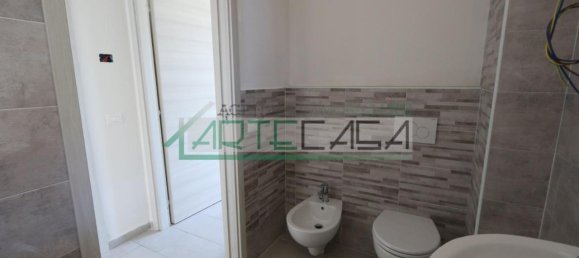 Apartamento de 3 divisões em Pontedera, Italy N.º 23799 11