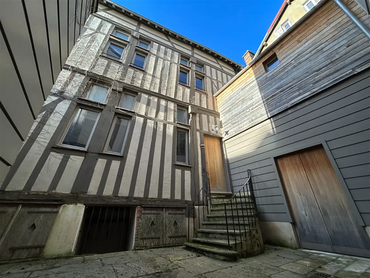 2 bedrooms Apartment in Troyes, France No. 244710