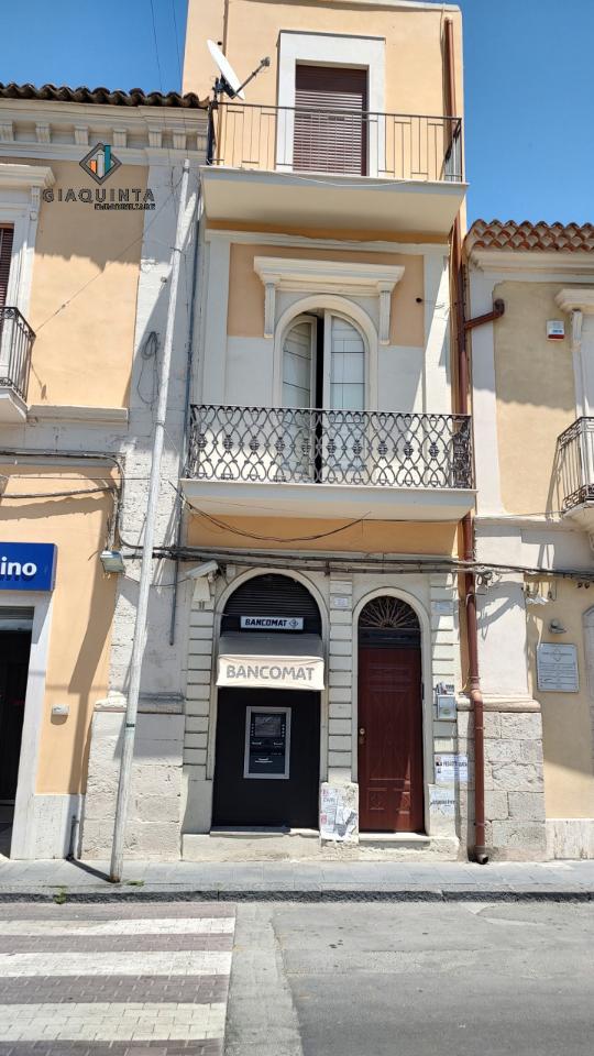 5 rooms House in Palagonia, Italy No. 238210