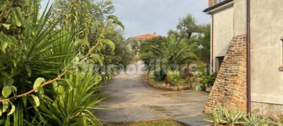 Casa de 4 dormitorios en Loreto Aprutino, Italy No. 81715 27