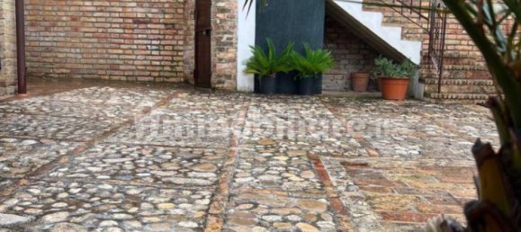 Casa de 4 dormitorios en Loreto Aprutino, Italy No. 81715 25