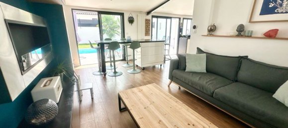 2 Schlafzimmer Haus in Yves, France, Nr. 335911 8