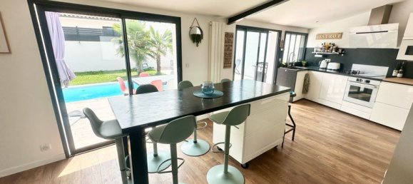 2 Schlafzimmer Haus in Yves, France, Nr. 335911 4