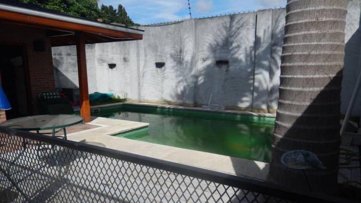 3 غرف نوم منزل في Quilmes, Argentina رقم 12532