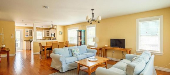 6 bedrooms House in Chester, Canada No. 246 6